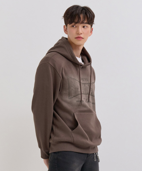 CHASECULT（チェイスカルト）の「男性 起毛 グラフィック フードパーカー - ブラウン（パーカー・メンズ・ブラウン・100/95/105）」の3枚目の写真