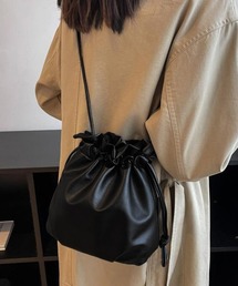 Doux Belle（ドゥーベル）の「ミニマルデザインPUレザー巾着バッグ（ショルダーバッグ）」