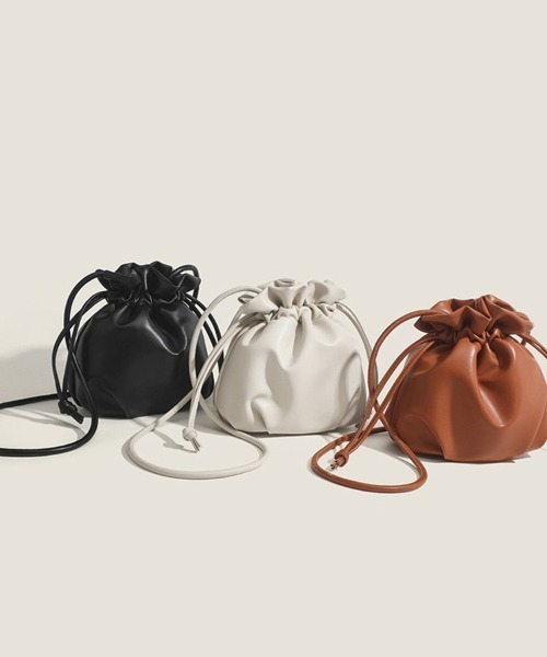 Doux Belle（ドゥーベル）の「ミニマルデザインPUレザー巾着バッグ（ショルダーバッグ・レディース・ライトブラウン/ブラック/ホワイト・FREE）」の4枚目の写真