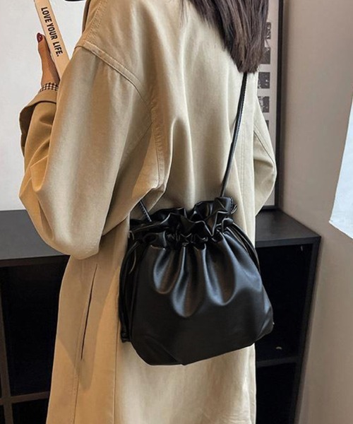 Doux Belle（ドゥーベル）の「ミニマルデザインPUレザー巾着バッグ（ショルダーバッグ・レディース・ライトブラウン/ブラック/ホワイト・FREE）」の15枚目の写真