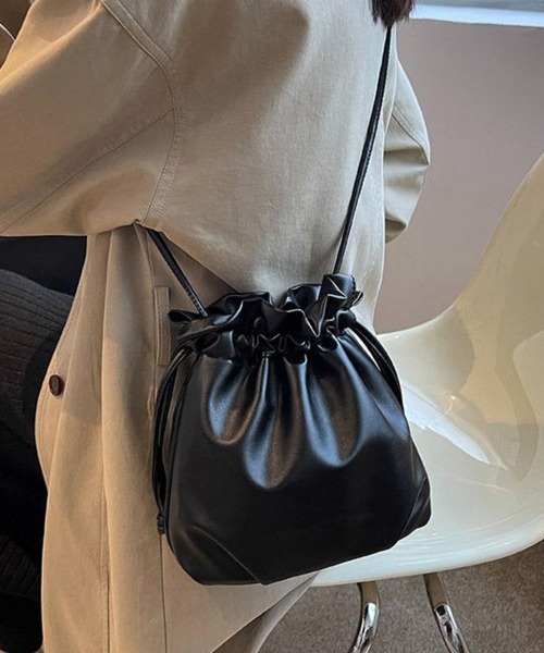 Doux Belle（ドゥーベル）の「ミニマルデザインPUレザー巾着バッグ（ショルダーバッグ・レディース・ライトブラウン/ブラック/ホワイト・FREE）」の16枚目の写真