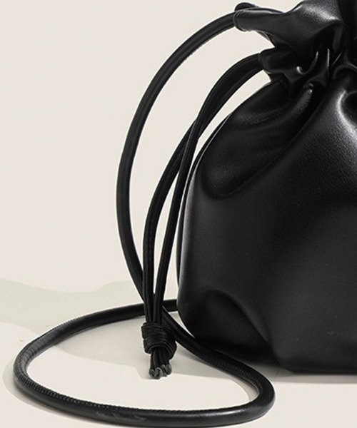 Doux Belle（ドゥーベル）の「ミニマルデザインPUレザー巾着バッグ（ショルダーバッグ・レディース・ライトブラウン/ブラック/ホワイト・FREE）」の17枚目の写真