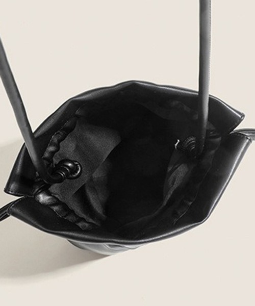 Doux Belle（ドゥーベル）の「ミニマルデザインPUレザー巾着バッグ（ショルダーバッグ・レディース・ライトブラウン/ブラック/ホワイト・FREE）」の19枚目の写真