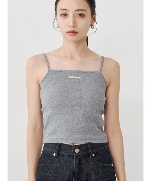 MURUA（ムルーア）の「ロゴプレートスクエアキャミ（キャミソール・レディース・ダークグレー/ブラウン/ホワイト/ネイビー/ブラック/グレー・FREE）」の3枚目の写真