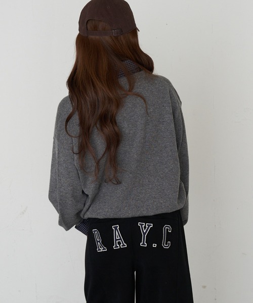 RAY CASSIN(レイカズン)の「襟付きV胸刺繍ニット(ニット/セーター・レディース・グレー/チャコールグレー/ライトベージュ/ブラウン・FREE)」の7枚目の写真