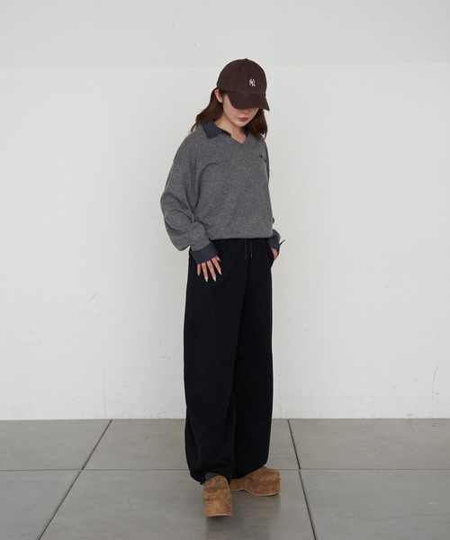 RAY CASSIN(レイカズン)の「襟付きV胸刺繍ニット(ニット/セーター・レディース・グレー/チャコールグレー/ライトベージュ/ブラウン・FREE)」の12枚目の写真