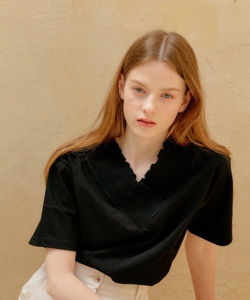 YUPPE(ヨッペ)の「v shirring T-shirts_black(Tシャツ/カットソー・レディース・その他・FREE)」の2枚目の写真