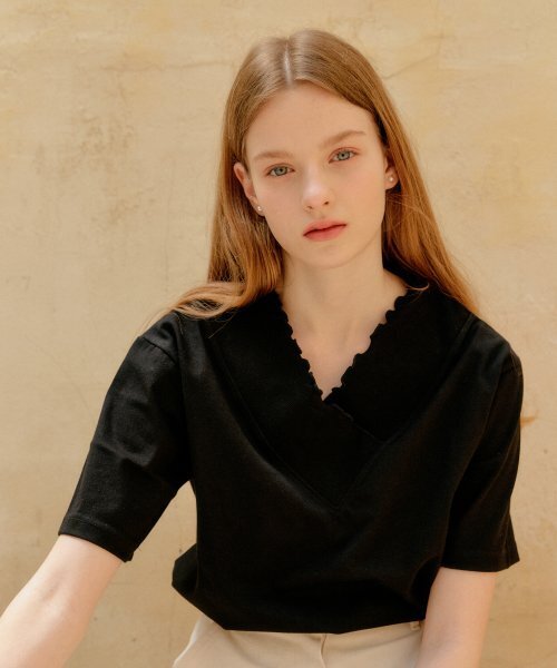 YUPPE(ヨッペ)の「v shirring T-shirts_black(Tシャツ/カットソー・レディース・その他・FREE)」の3枚目の写真