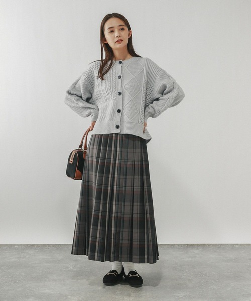 GLOBAL WORK(グローバルワーク)の「パッチワーク風ケーブルカーディガン/608406(カーディガン/ボレロ・レディース・ライトグレー/レッド/ネイビー・MEDIUM/LARGE)」の4枚目の写真