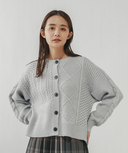 GLOBAL WORK(グローバルワーク)の「パッチワーク風ケーブルカーディガン/608406(カーディガン/ボレロ・レディース・ライトグレー/レッド/ネイビー・MEDIUM/LARGE)」の6枚目の写真