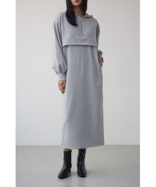 AZUL by moussy(アズールバイマウジー)の「レイヤード風裏起毛フーディーワンピース 春服 冬服 秋服 長袖 スウェット パーカー ハーフジップ(ワンピース・レディース・杢グレー/ブラック・MEDIUM/SMALL)」の1枚目の写真
