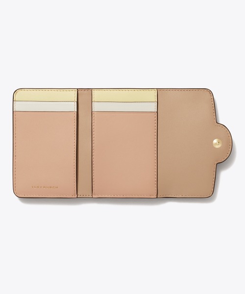 TORY BURCH（トリーバーチ）の「ロビンソン ペブルド スモールウォレット（財布・レディース・サンドベージュ・ONE SIZE）」の3枚目の写真