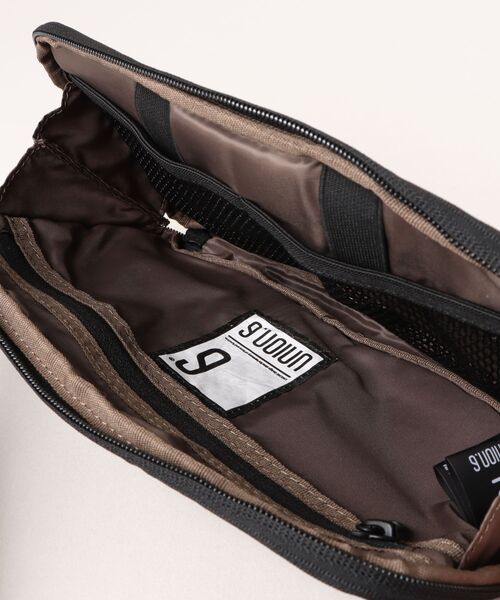emonique(エモニーク)の「UNION6 クロスバッグ WIDE7 Crossbag(ボディバッグ/ウエストポーチ・メンズ・ブラック/グレー・FREE)」の20枚目の写真