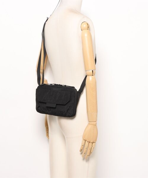 emonique(エモニーク)の「UNION6 クロスバッグ WIDE7 Crossbag(ボディバッグ/ウエストポーチ・メンズ・ブラック/グレー・FREE)」の21枚目の写真