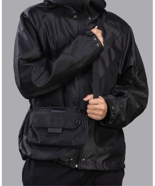 emonique(エモニーク)の「UNION6 クロスバッグ WIDE7 Crossbag(ボディバッグ/ウエストポーチ・メンズ・ブラック/グレー・FREE)」の3枚目の写真