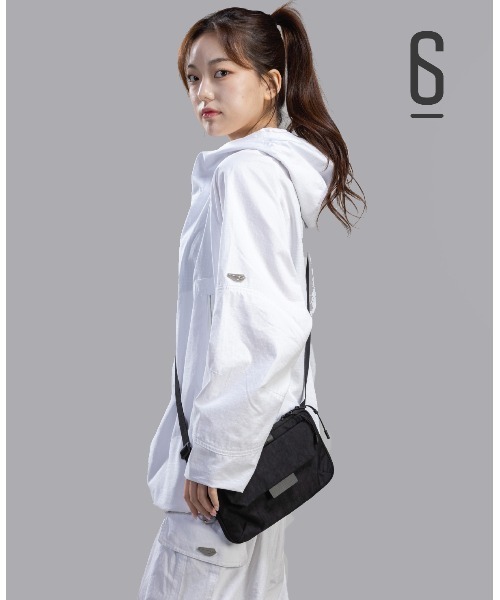 emonique(エモニーク)の「UNION6 クロスバッグ WIDE7 Crossbag(ボディバッグ/ウエストポーチ・メンズ・ブラック/グレー・FREE)」の5枚目の写真