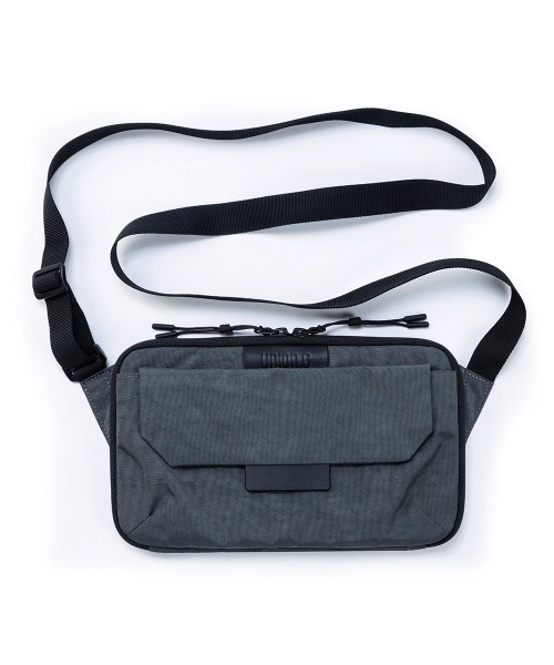 emonique(エモニーク)の「UNION6 クロスバッグ WIDE7 Crossbag(ボディバッグ/ウエストポーチ・メンズ・ブラック/グレー・FREE)」の13枚目の写真