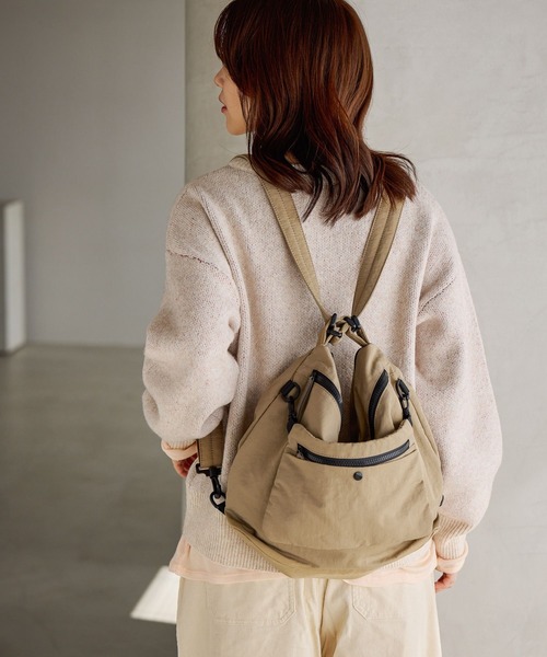 studio CLIP（スタディオクリップ）の「マルチWAYショルダーリュック（ショルダーバッグ・レディース・ブラック/カーキ/ベージュ・FREE）」の2枚目の写真