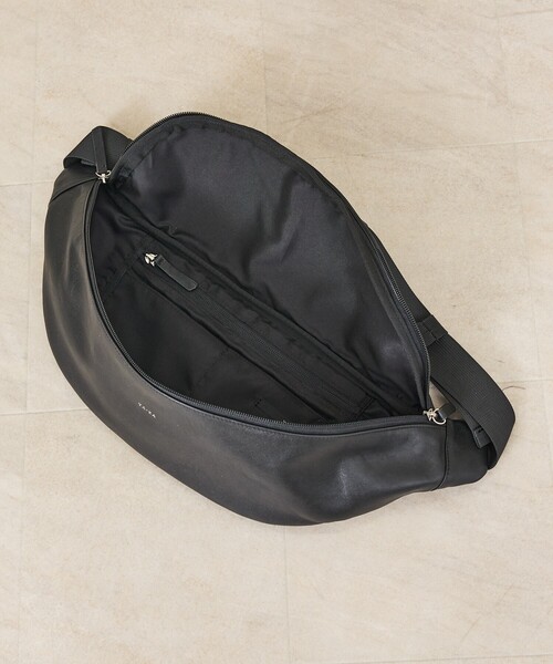 ABAHOUSE（アバハウス）の「【YArKA/ヤーカ】big size body bag / 横長ウエストポーチ/大容量/ Y2508ARB79（ボディバッグ/ウエストポーチ・メンズ・ブラック・フリー）」の10枚目の写真