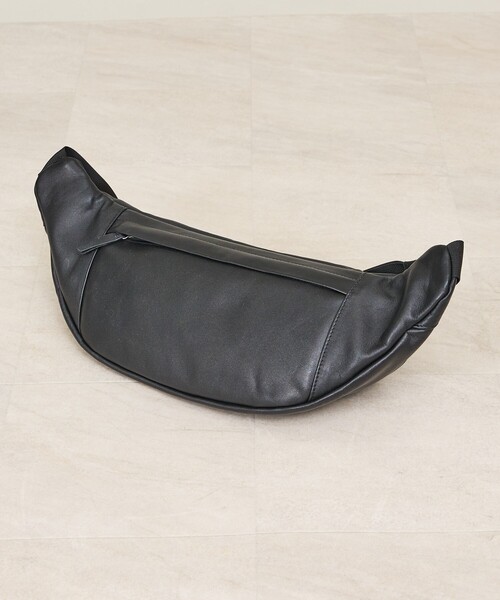 ABAHOUSE（アバハウス）の「【YArKA/ヤーカ】big size body bag / 横長ウエストポーチ/大容量/ Y2508ARB79（ボディバッグ/ウエストポーチ・メンズ・ブラック・フリー）」の9枚目の写真