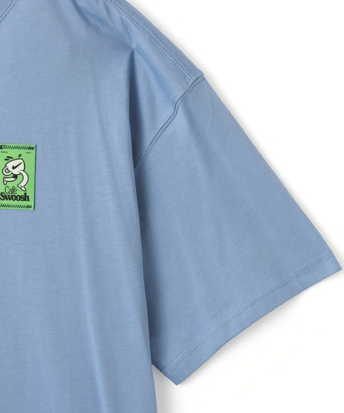 NIKE（ナイキ）の「NIKE AS U NSW TEE LSE CAFE SWOOSH V / ナイキ NSW LSE CAFE SWOOSH V S/S Tシャツ 【SP】（Tシャツ/カットソー・メンズ・ホワイト/ブルー・S/L/XL/XXL/M）」の4枚目の写真