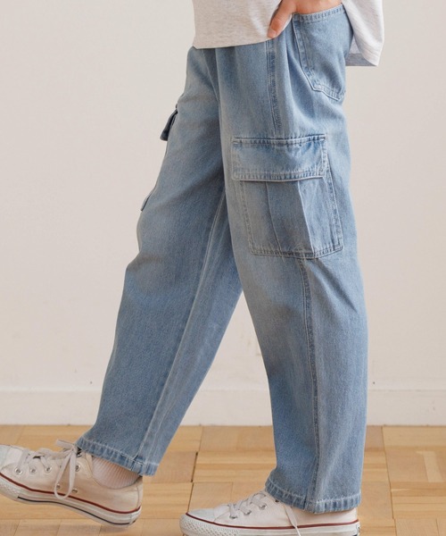 coca（coca）（コカ）の「キッズ　デニムカーゴパンツ（デニムパンツ・キッズ・ブラック/ライトブルー・120/130/140/150）」の2枚目の写真
