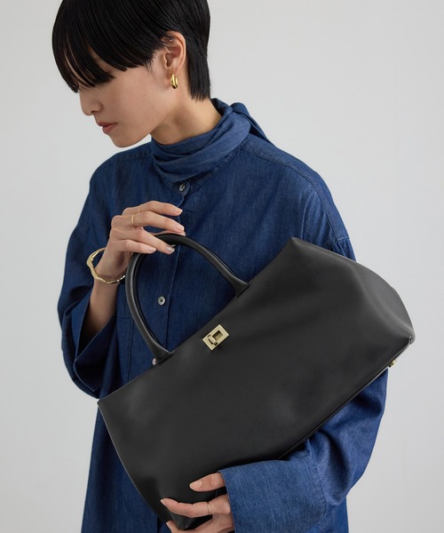 SALON adam et rope'（サロン アダム エ ロペ）の「【WEB限定】【WS（ドゥーブル）】ソフトレザーメタルロックボストン（ハンドバッグ・レディース・ブラック系その他/ブラック/ベージュ系その他・FREE）」の4枚目の写真