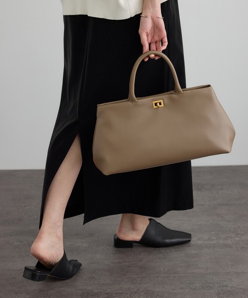 SALON adam et rope'（サロン アダム エ ロペ）の「【WEB限定】【WS（ドゥーブル）】ソフトレザーメタルロックボストン（ハンドバッグ・レディース・ブラック系その他/ブラック/ベージュ系その他・FREE）」の5枚目の写真