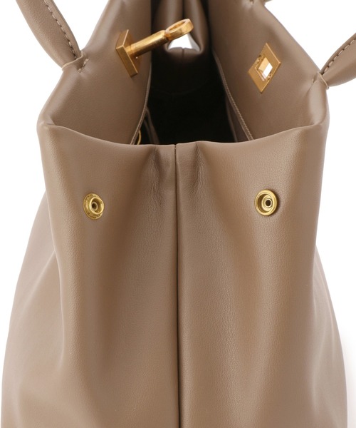 SALON adam et rope'（サロン アダム エ ロペ）の「【WEB限定】【WS（ドゥーブル）】ソフトレザーメタルロックボストン（ハンドバッグ・レディース・ブラック系その他/ブラック/ベージュ系その他・FREE）」の20枚目の写真