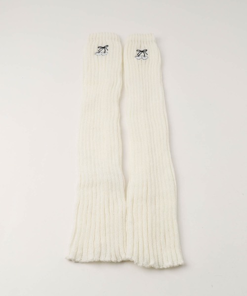 URBAN CHERRY（アーバンチェリー）の「ワンポイントチェリーロゴ刺繍ルーズソックス（レッグウォーマー・キッズ・ホワイト・FREE）」の6枚目の写真