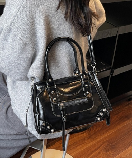 MASHIRO(マシロ)の「【MASHIRO】スタッズデザイン3WAYバッグミニポシェット Y2K 平成ギャル(MA/EK487)(ショルダーバッグ・レディース・レッド/ブラック/ホワイト・FREE)」の2枚目の写真