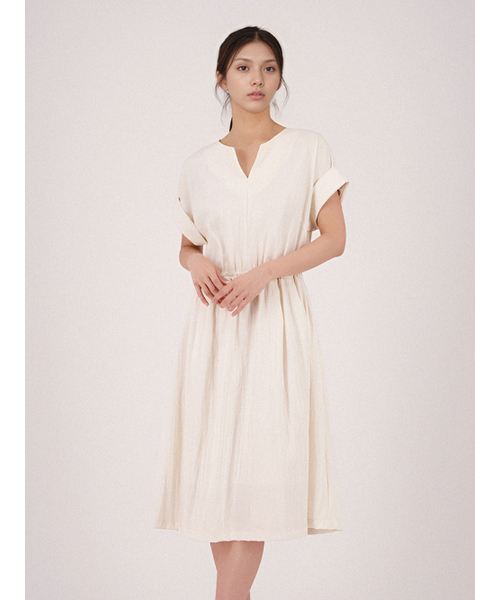 ACUD（アクド）の「Sleeve Detail Slit Dress _Ivory（ワンピース・レディース・アイボリー・S/M）」の2枚目の写真