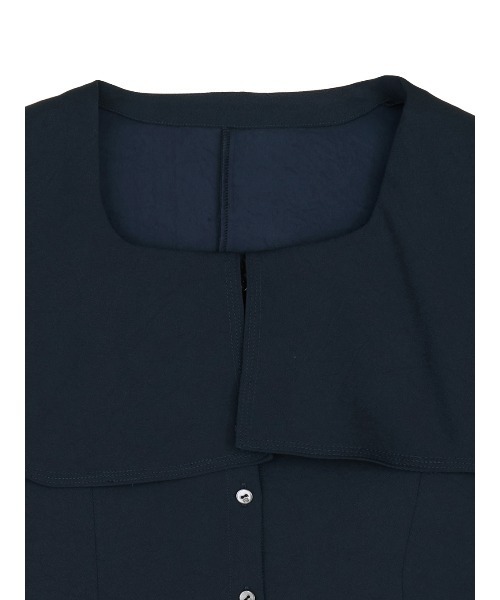 Ameri(アメリ)の「SQUARE COLLAR BACK SATIN BLOUSE(シャツ/ブラウス・レディース・アイボリー/ネイビー/ライトグリーン・SMALL/MEDIUM)」の15枚目の写真