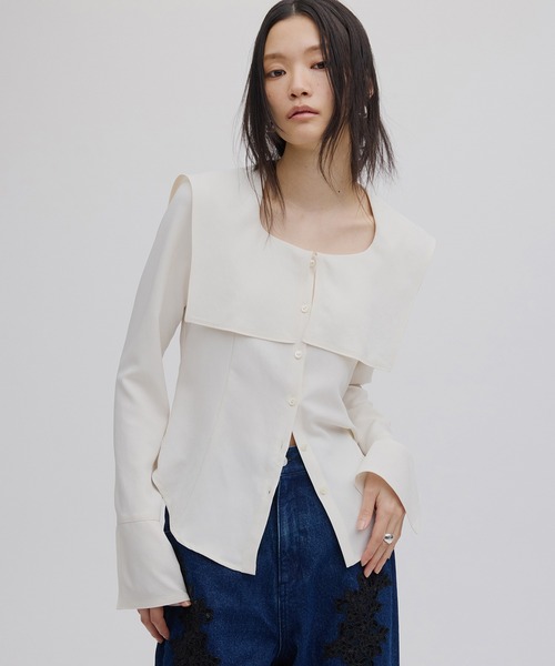 Ameri(アメリ)の「SQUARE COLLAR BACK SATIN BLOUSE(シャツ/ブラウス・レディース・アイボリー/ネイビー/ライトグリーン・SMALL/MEDIUM)」の10枚目の写真