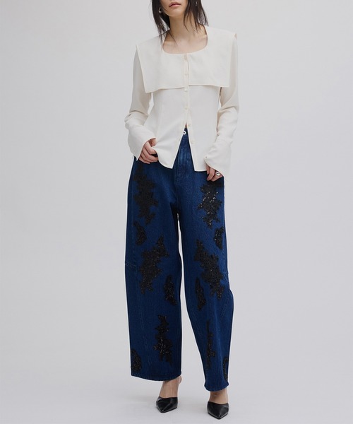 Ameri(アメリ)の「SQUARE COLLAR BACK SATIN BLOUSE(シャツ/ブラウス・レディース・アイボリー/ネイビー/ライトグリーン・SMALL/MEDIUM)」の8枚目の写真