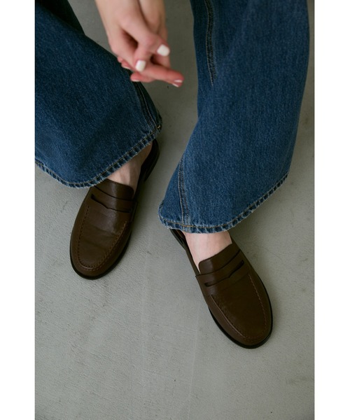 un/neu(アンノイ)の「ミュールローファー / フラットシューズ(ローファー・レディース・ブラウン/アイボリー/ブラック・SMALL/MEDIUM/LARGE)」の3枚目の写真