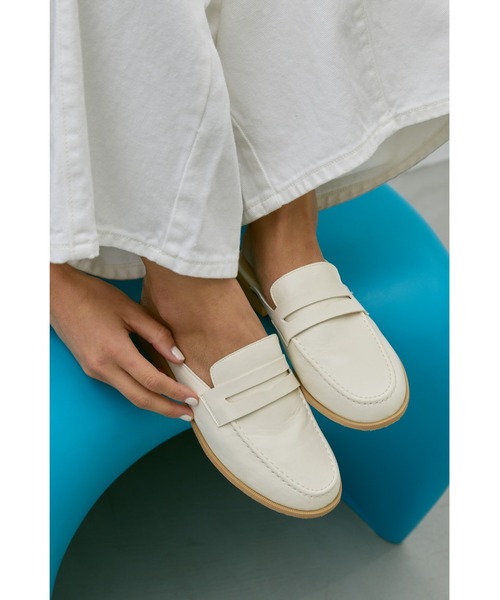 un/neu(アンノイ)の「ミュールローファー / フラットシューズ(ローファー・レディース・ブラウン/アイボリー/ブラック・SMALL/MEDIUM/LARGE)」の1枚目の写真