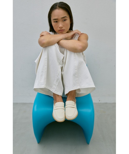 un/neu(アンノイ)の「ミュールローファー / フラットシューズ(ローファー・レディース・ブラウン/アイボリー/ブラック・SMALL/MEDIUM/LARGE)」の6枚目の写真
