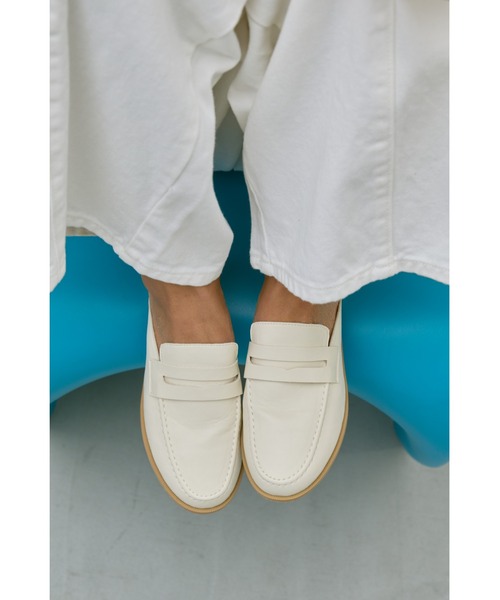 un/neu(アンノイ)の「ミュールローファー / フラットシューズ(ローファー・レディース・ブラウン/アイボリー/ブラック・SMALL/MEDIUM/LARGE)」の10枚目の写真