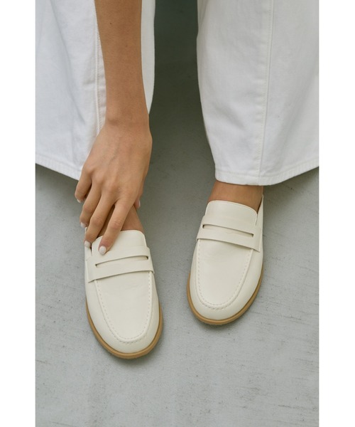 un/neu(アンノイ)の「ミュールローファー / フラットシューズ(ローファー・レディース・ブラウン/アイボリー/ブラック・SMALL/MEDIUM/LARGE)」の9枚目の写真