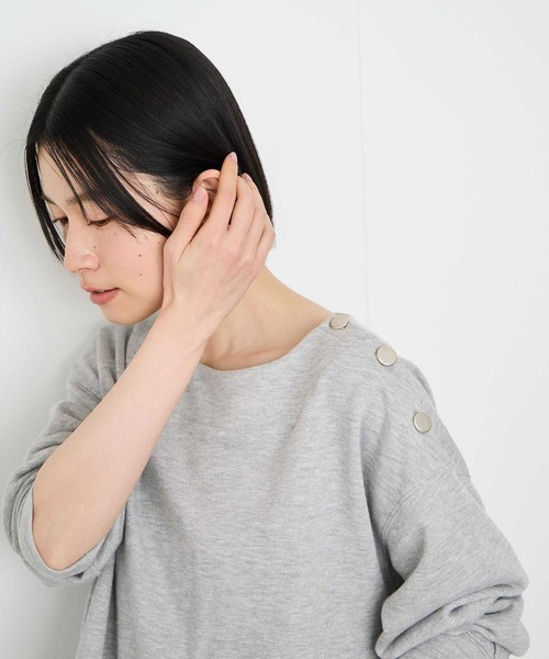 Mac-House(マックハウス)の「Idnes ラメスウェット レイヤード風 プルオーバー(Tシャツ/カットソー・レディース・オートミール/グレー・FREE)」の16枚目の写真