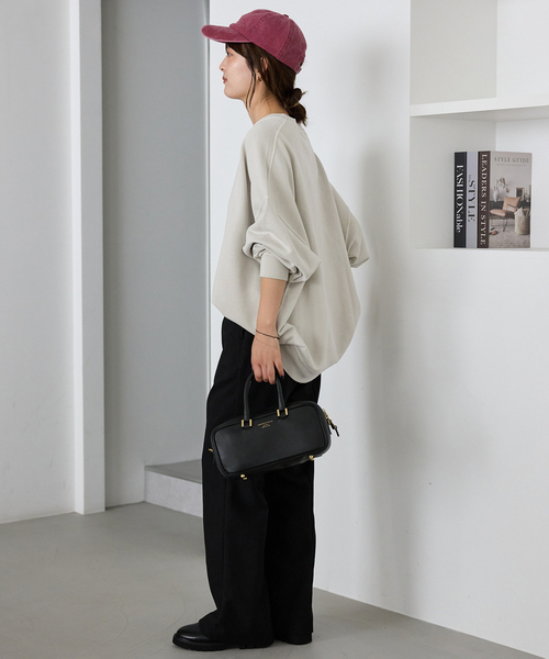 SLOBE IENA(スローブイエナ)の「《WEB限定/追加》ビックシルエットピグメント裏毛プルオーバー(スウェット・レディース・ブラック系その他/ベージュ/ネイビー・FREE)」の4枚目の写真