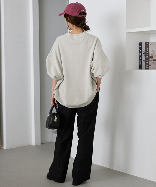 SLOBE IENA(スローブイエナ)の「《WEB限定/追加》ビックシルエットピグメント裏毛プルオーバー(スウェット・レディース・ブラック系その他/ベージュ/ネイビー・FREE)」の5枚目の写真