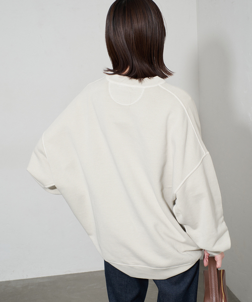 SLOBE IENA(スローブイエナ)の「《WEB限定/追加》ビックシルエットピグメント裏毛プルオーバー(スウェット・レディース・ブラック系その他/ベージュ/ネイビー・FREE)」の16枚目の写真