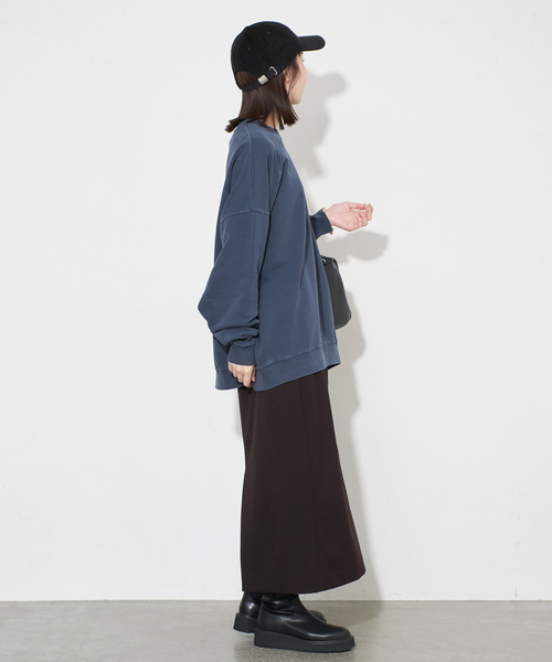 SLOBE IENA(スローブイエナ)の「《WEB限定/追加》ビックシルエットピグメント裏毛プルオーバー(スウェット・レディース・ブラック系その他/ベージュ/ネイビー・FREE)」の22枚目の写真