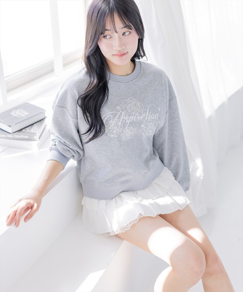 clear（クリア）の「フラワープリントロゴ刺繍スウェット[カジュアル 着回し抜群 大人 ガーリー]≪新作≫（スウェット・レディース・グレー/オフホワイト・F）」の2枚目の写真