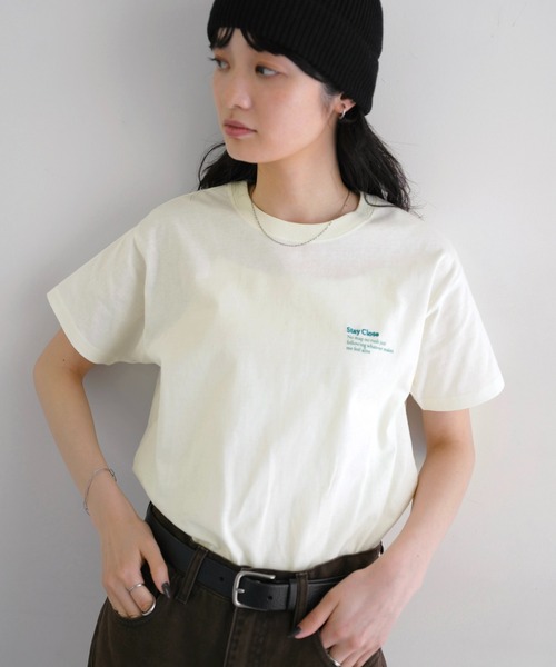 andme(アンドミー)の「汗染み防止ワンポイントロゴ刺繍Tシャツ(Tシャツ/カットソー・レディース・スミクロ/キナリ/オフホワイト・S/M)」の2枚目の写真