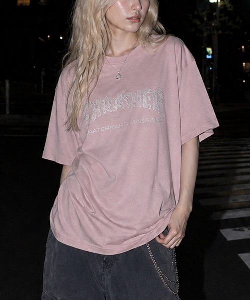 THRASHER(スラッシャー)の「【at】〔THRASHER/スラッシャー〕ラメ総柄 ラインストーンロゴ 半袖Tシャツ シュート丈展開有り(Tシャツ/カットソー・メンズ・ブラック/ホワイト/ピンク・FREE/MEDIUM/LARGE)」の3枚目の写真
