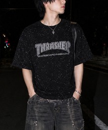 【at】〔THRASHER/スラッシャー〕ラメ総柄 ラインストーンロゴ 半袖Tシャツ シュート丈展開有り