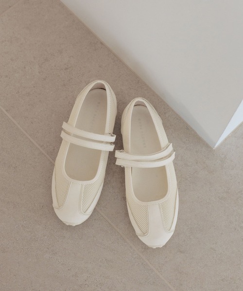 LOWRYS FARM（ローリーズファーム）の「Ｗバンドメッシュスニーカー 637824（スニーカー・レディース・ブラウン/ブラック/アイボリー・LARGE/MEDIUM）」の2枚目の写真